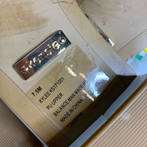 Kensie rainbow Kylee slide on sandals 7.5 ๐ - Picture 8 of 8